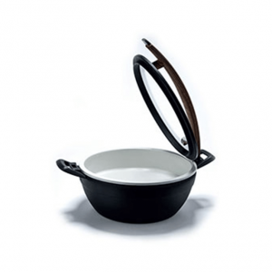 ARTISAN ROUND CASTING CHAFER WITH WOODEN HANDLE L449MM X W330MM X H209MM 4.5LT